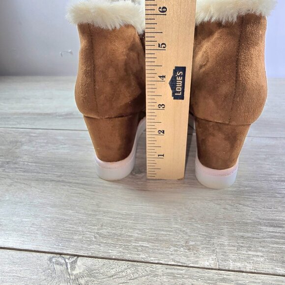 Womens Ankle Booties Sz 8.5 M Faux Suede Faux Fur Trim Wedge Heel Brown Tan - Picture 6 of 9